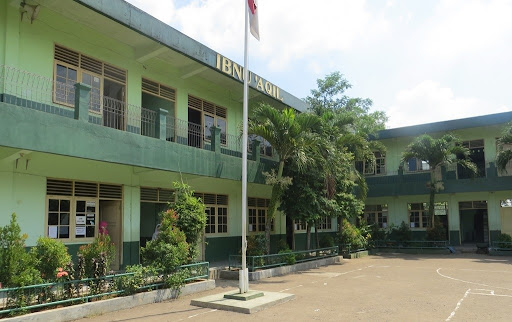 Halaman Lapangan Ibnu Aqi